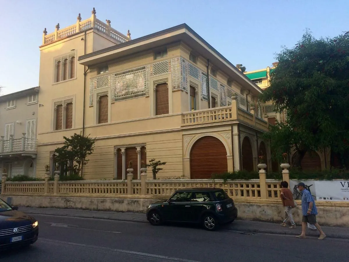 Casalella Villa Viareggio 0*,  Italy